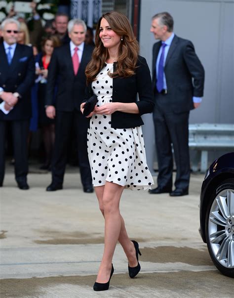 Photos See Pregnant Kate Middletons Baby Bump Glamour