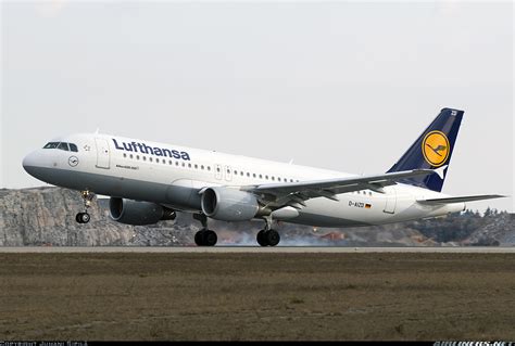 Airbus A320 214 Lufthansa Aviation Photo 1687152