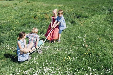 Children Playing In Meadow — Idyllic Nature Stock Photo 176843176
