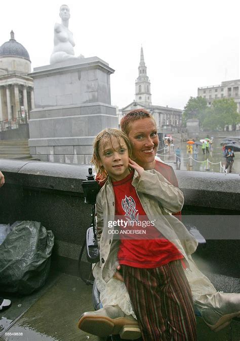 alison lapper and her son parys poses 15 september 2005 next to the news photo getty images