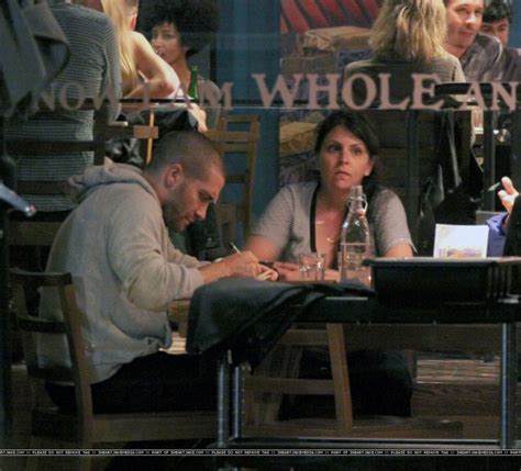jake gyllenhaal doing dîner At Café Gratitude in Los Angeles on 9 july