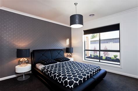 10 Black Feature Wall Bedroom