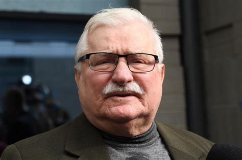 After graduating from vocational school, he worked as a car mechanic at a machine center from 1961 to 1965. Lech Wałęsa Facebook - Super Express
