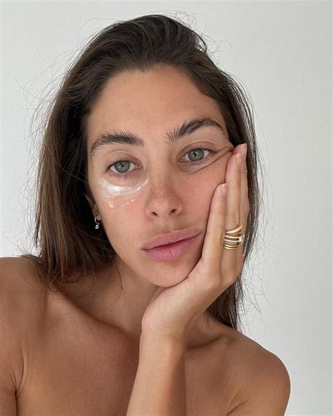 The Best Salicylic Acid Cleansers According To Experts Who What Wear