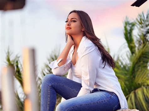 Photo Sonakshi Sinhas Latest Post Proves That She Is A Foodie At Heart