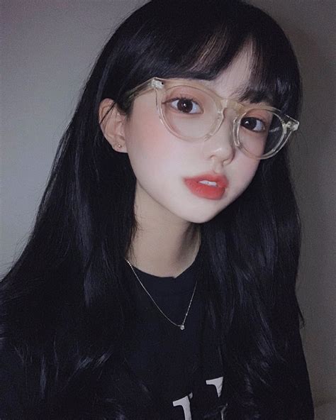 image may contain 1 person eyeglasses and closeup ulzzang korean girl asian girl pretty