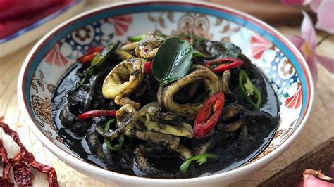 15g dried chillies, soaked and drianed 265g red onion 45g garlic cloves 30g ginger 1 teaspoon turmeric powder 1. Resepi Sotong Masak Hitam ~ Resep Masakan Khas