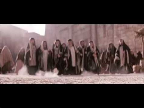 L'adultera portata davanti a gesù poteva benissimo essere già stata condannata da chi di dovere. LA DONNA ADULTERA..giovanni cap..8 - YouTube