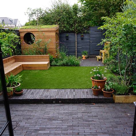 When making a garden, almost everyone always use ornamental plants to beautify the grounds. rear-garden-design-London - Garden Club London