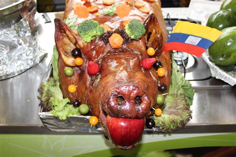 lo que los tolimenses comemos lechona lechona colombiana cerdos colombianas