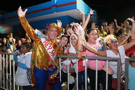 El carnaval de barranquilla es un evento folclórico y cultural de colombia. Barranquilla cantó y bailó las canciones de Esthercita en ...