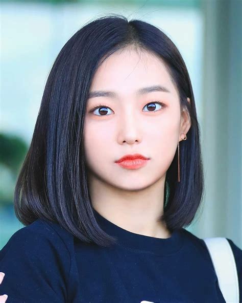 She is the most followed kpop idol in instagram. Pin by Dreamcatcher Periodt on clc | Kpop short hair, Kpop ...