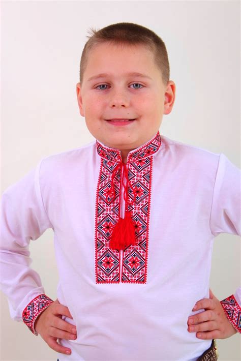 Вышиванка практически универсальна, ее можно одеть под джинсы и стильную юбку Детская вышиванка для мальчика | Мальчики, Детские, Модели