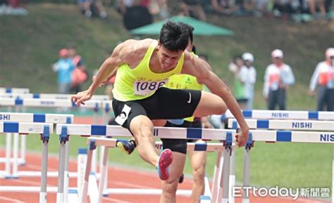 Jun 21, 2021 · 目前我國田徑尚有110公尺跨欄陳奎儒、400公尺跨欄陳傑與100公尺楊俊瀚在安全名單內。 黃士峰今日的表現可見得為了東京奧運做了相當充足的準備。 欄神陳奎儒力抗奧運金牌 世界挑戰賽排第五奧運達標再等等 | ETtoday運動雲 | ETtoday新聞雲