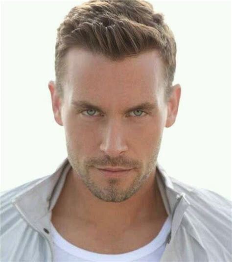 Unfortunately, you're going to need a lot of hair. 20 Cool Hairstyles for Guys with Big Foreheads ...