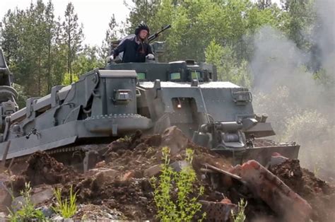 Vladimir Putin Unveils Monster 55 Tonne Armoured Car To Clear Roads