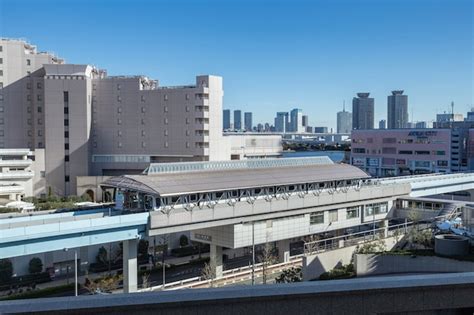 Premium Photo Odaiba Monorail Trains Stop At A Station To Send And