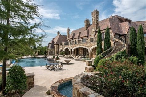 Find home design ideas and inspiration through our featured home tour of this beautiful modern european chateau built by alair homes in salt lake city. Majestic French Château in Texas 151 | French chateau ...