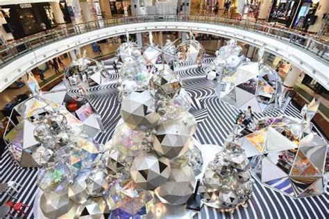 Whether you prefer upmarket shopping centers like pavilion kl or haggling for a bargain in the many street setapak central, formerly called kl festival city, is still a fairly new mall in the capital after a #29 of 193 shopping in kuala lumpur. 10 Best Christmas Decorations In KL Shopping Mall 2018 ...