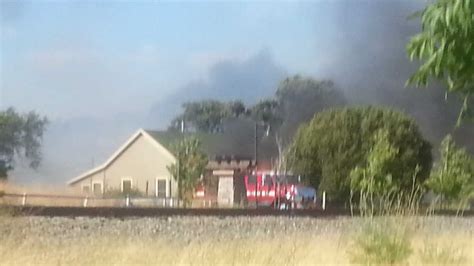 Photos Grass Fire Burns Homes Near Fairfield