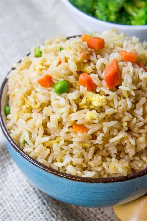 Add the remaining 1 tablespoon of cooking oil and pour in beaten egg and the fried rice. EASY Chinese Fried Rice (Just 10 minutes!) - Dinner, then ...