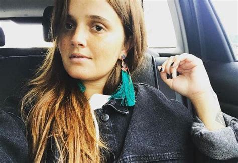 Estou há 30 minutos com o telefone na mão, e continua a ser difícil. Carolina Deslandes sozinha com os filhos - TV 7 Dias