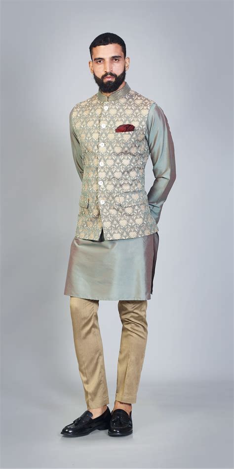 Aariwork Kashmiri Sadri Ivory Kurta Pastel Aligarhi Pants
