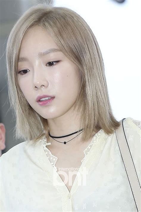 Snsd Taeyeon And Tiffany Are On Their Way To La For Kcon 2016 Taeyeon Short Hair Taeyeon