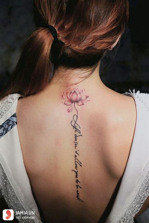 Hình xăm ở vành tai có thể dễ dàng phù hợp cho cả nam và nữ, là một món phụ kiện độc đáo thu hút mọi. Tổng hợp hình xăm đẹp cho nữ ở lưng đầy lôi cuốn và huyền bí