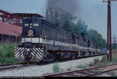 A Southern U23b Leads An Eastbound To Columbia