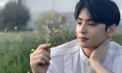 She's determined to hide her bare face from the world, so she tends to overdo her makeup. Adorable Cha Eun Woo Variety Show Moments That Make Fans ...