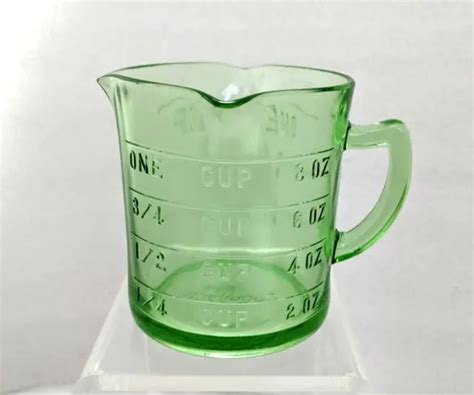 MF GREEN KELLOGGS Depression Uranium Glass Spout Measuring Cup