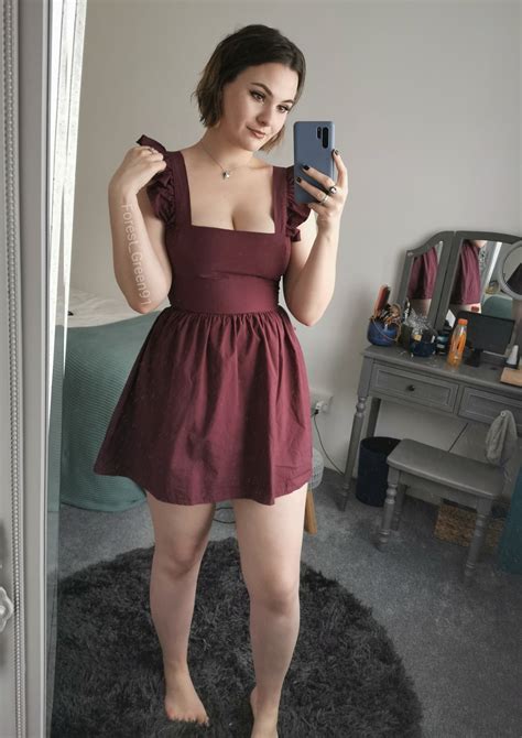 cute dress 😊 f25 r selfie