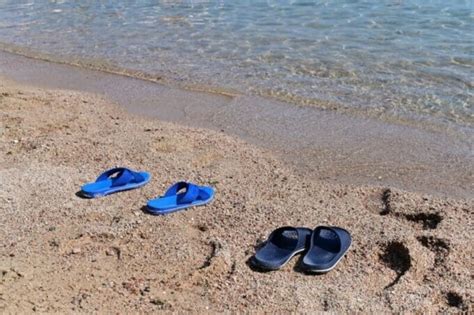 20 Best Travel Sandals For Beach Destinations