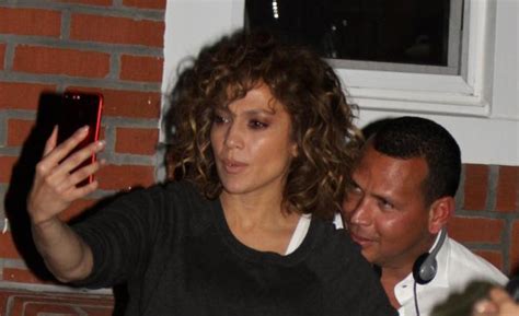 Giaalex alex fait connaissance avec la belle gia. Il selfie di Jennifer Lopez e Alex Rodriguez è già virale - Foto - Kikapress.com
