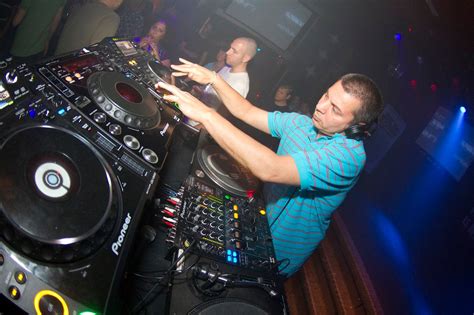 Paul johnson, biography, events, dj mixes, discography, photos, cds/albums, links, news, booking information and much more. DJ Groovemaster Johnson