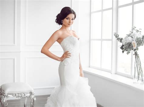 10 Gorgeous Corset Wedding Dresses For The Romantic Bride Teamrockie