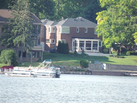 Large 1300+sq.ft 2 bedrooms front & back, 2 bathrooms, open central living concep Waterfront homes for sale Watkins Lake Waterford MI