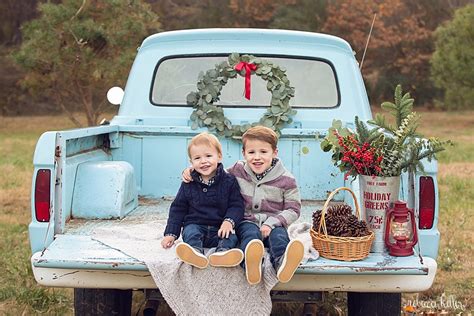Raleigh Christmas Truck Mini Sessions Photographer Blue Truck