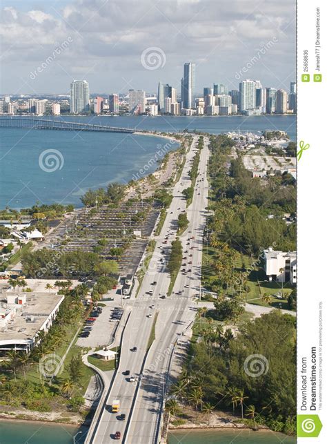 Camino De Miami Foto De Archivo Imagen De Transporte 25658636