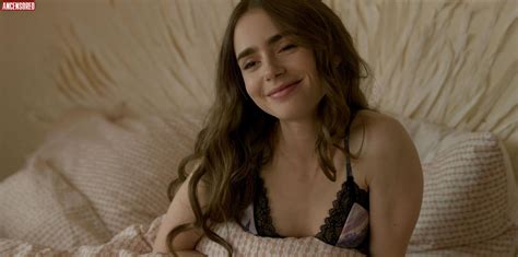 Lily Collins Desnuda En Emily In Paris