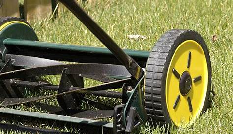 Self-Propelled vs. Push Mowers - How To Choose The Right For You