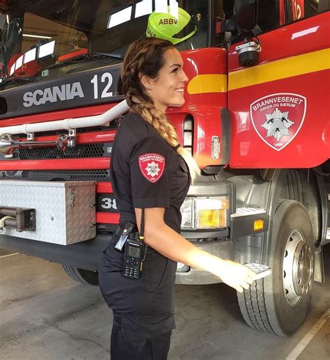pin by dustin enewold on misc female firefighter girl firefighter firefighter girl