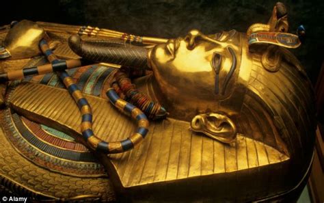 Mummy Fried Tutankhamuns Body Spontaneously Combusted Inside His