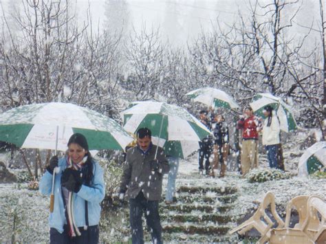 Mountains have their own charisma. Snowfall brings down temperature in HP - Discover Kullu Manali