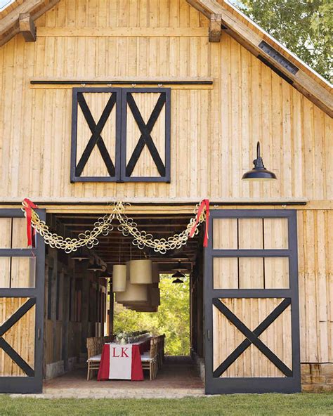 It lives up to its name! A Traditional Red-and-White Barn Destination Wedding in ...