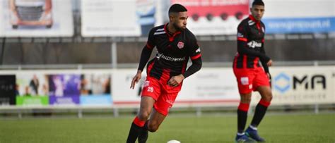 De hoogste klasse in duitsland wordt pas sinds 1963 in één reeks gespeeld. Interview KNVB Bekertopscorer Guytano dos Santos: "Toen ...