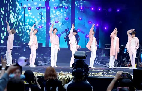 Bts Wembley Concert Vlive Full - BTS' rep says group's break is "a brief, but well-deserved vacation"