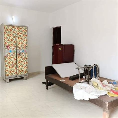 Resale 3 Bedroom 1640 Sqft Apartment In Amrapali Sapphire Sector 45