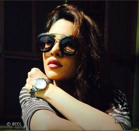 Girl Xp This Pakistani Model Claim To Be A Look Alike Of Priyanka Chopra